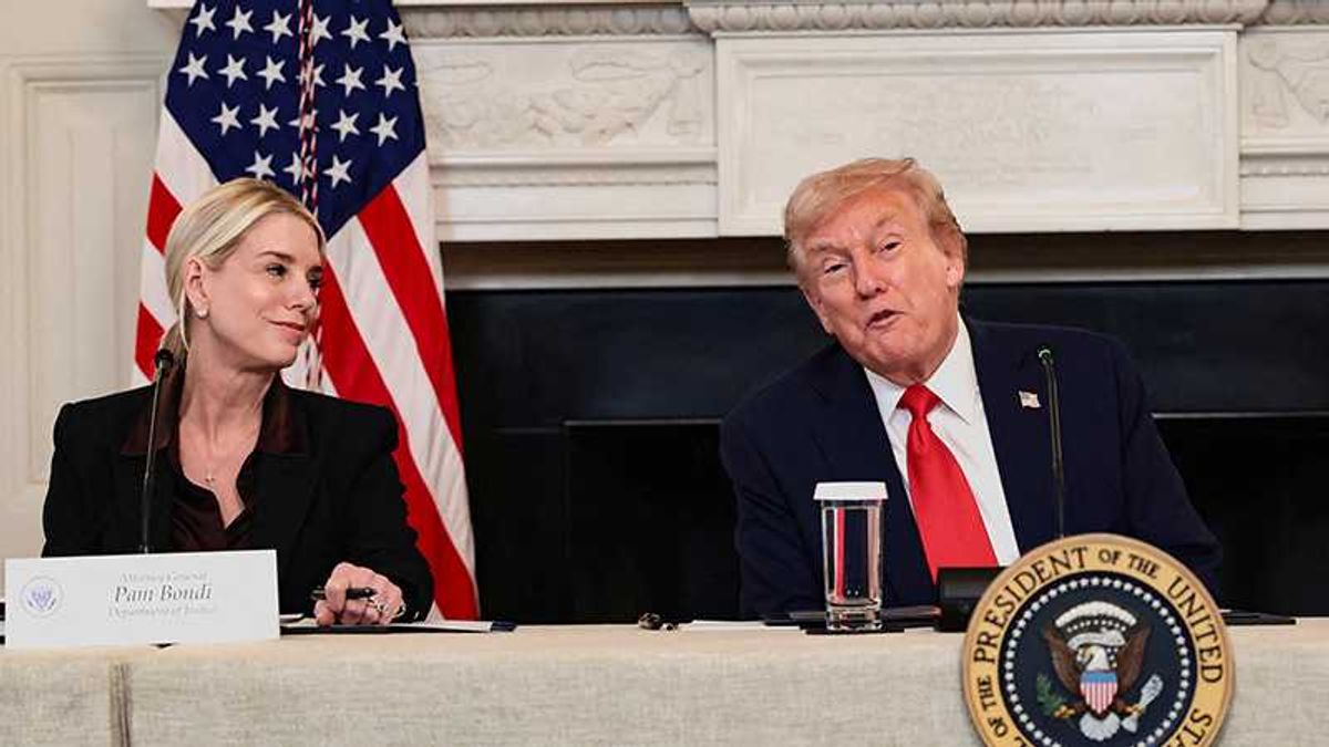 Trump slammed by conservative over 'humiliating' handling of secrets: 'Laughing at us'