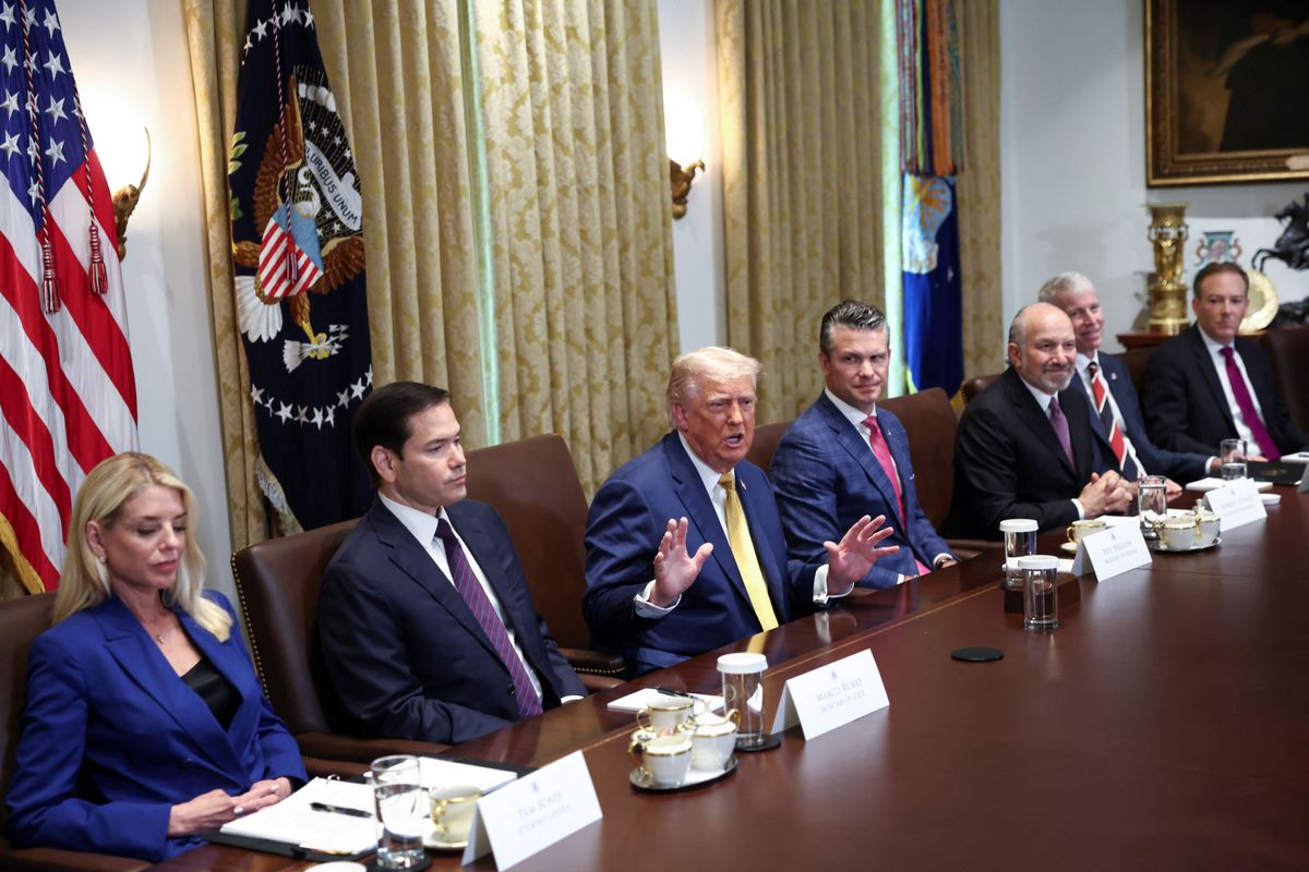 Trump blows up Cabinet member’s phone at 1 am to gossip about TV