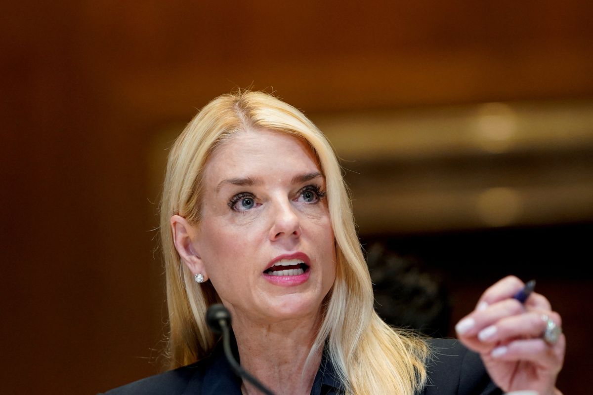 'Figure it out!' Ex-Trump aide urges White House to make Bondi Epstein fall guy