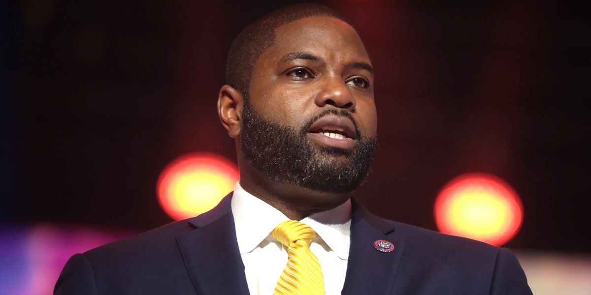 Trump ally's wife accidently ignites 'insane' scandal: 'He was married ...