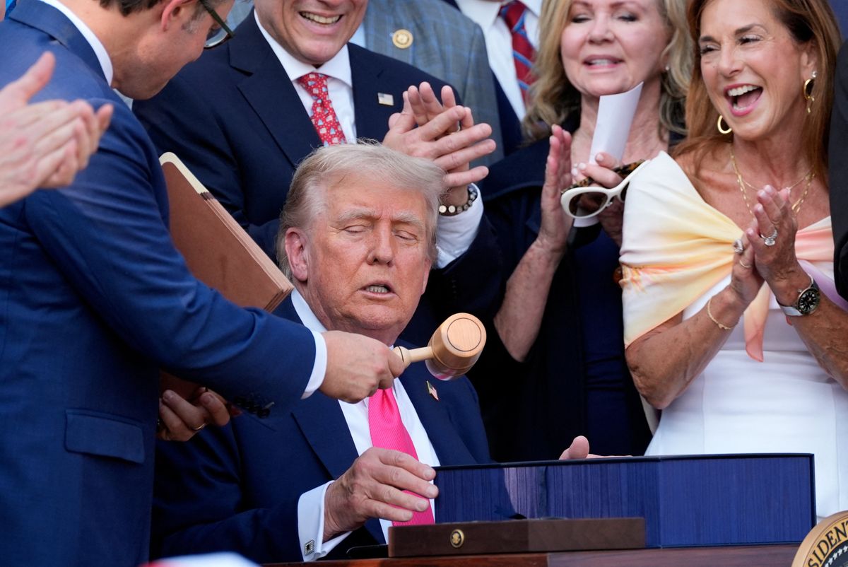 'Inept': Analyst in awe watching Trump admin's 'embarrassing' fumbles