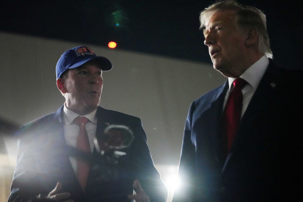 Trump's post-Knicks game chat with reporters alarms analyst