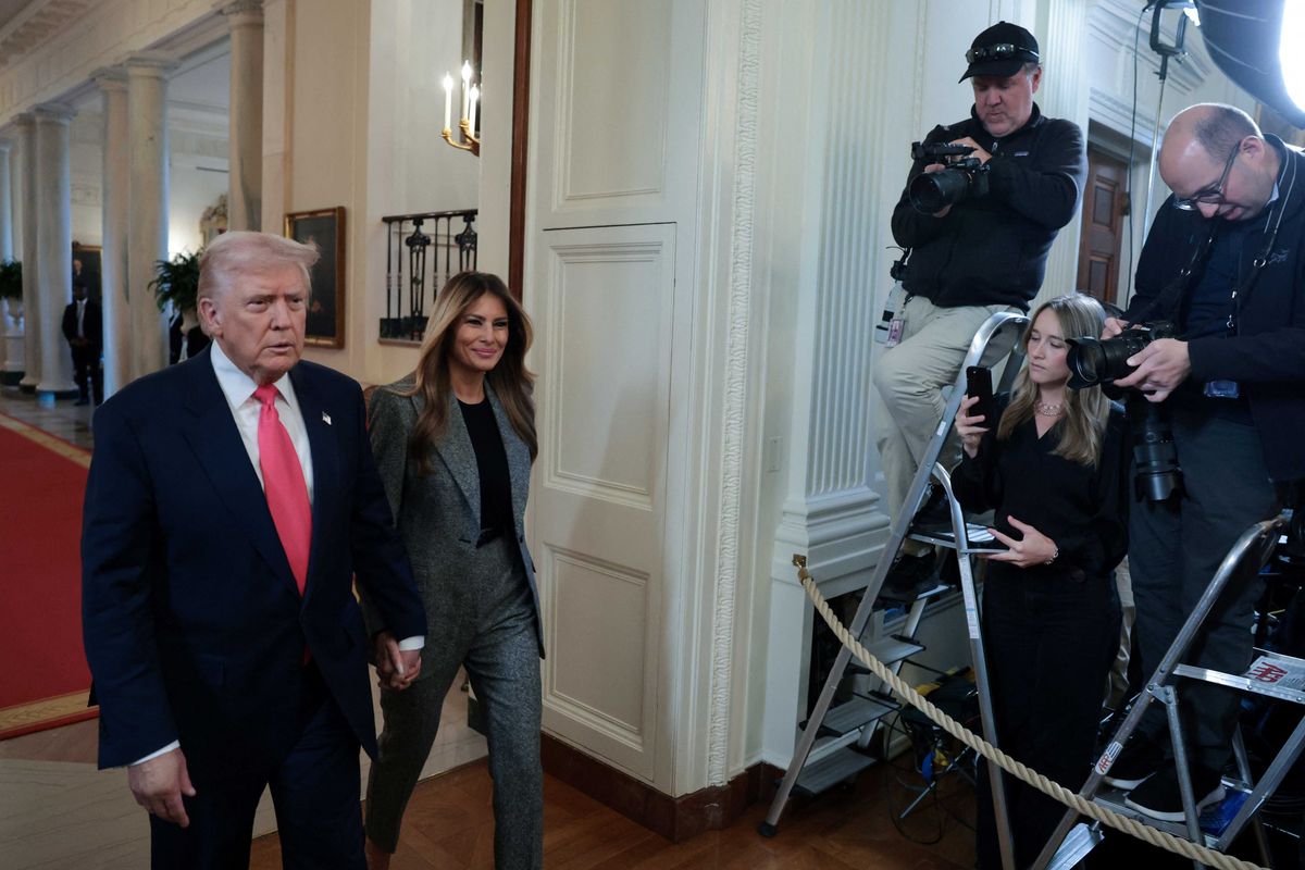 Trump just played his own fans for 'absolute fools': analyst