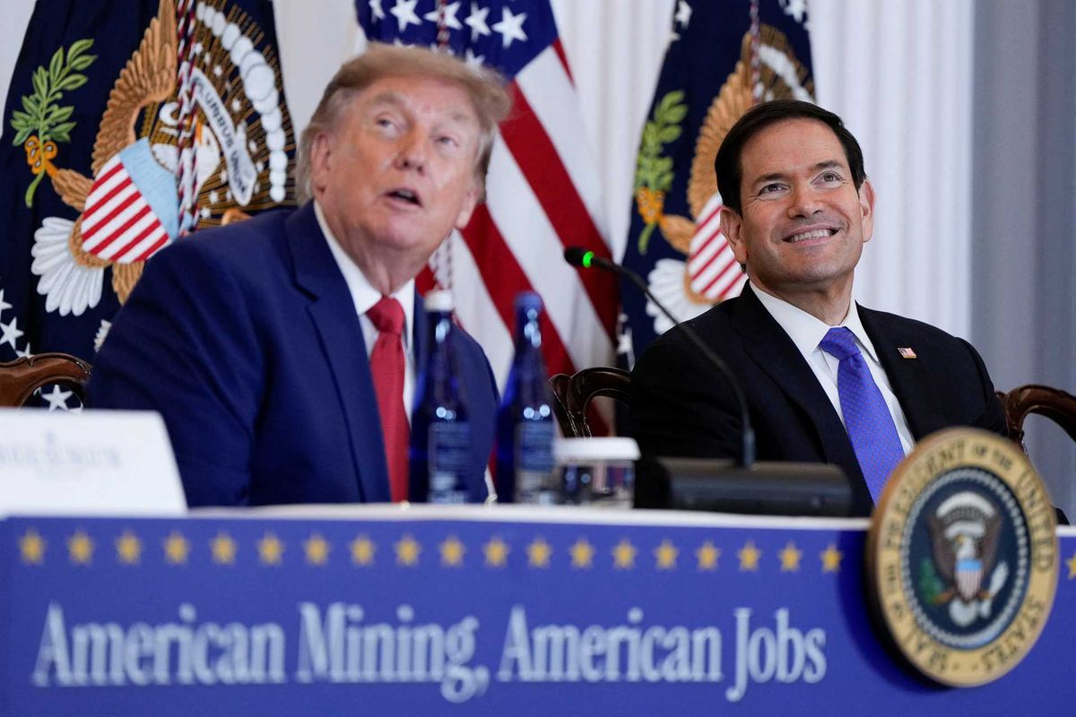 Trump threatens State Dept. paintings after losing plot mid-speech: 'I'm taking it'