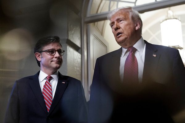 'Multiple standing ovations': Speaker Johnson ridiculed for fawning over Trump meeting
