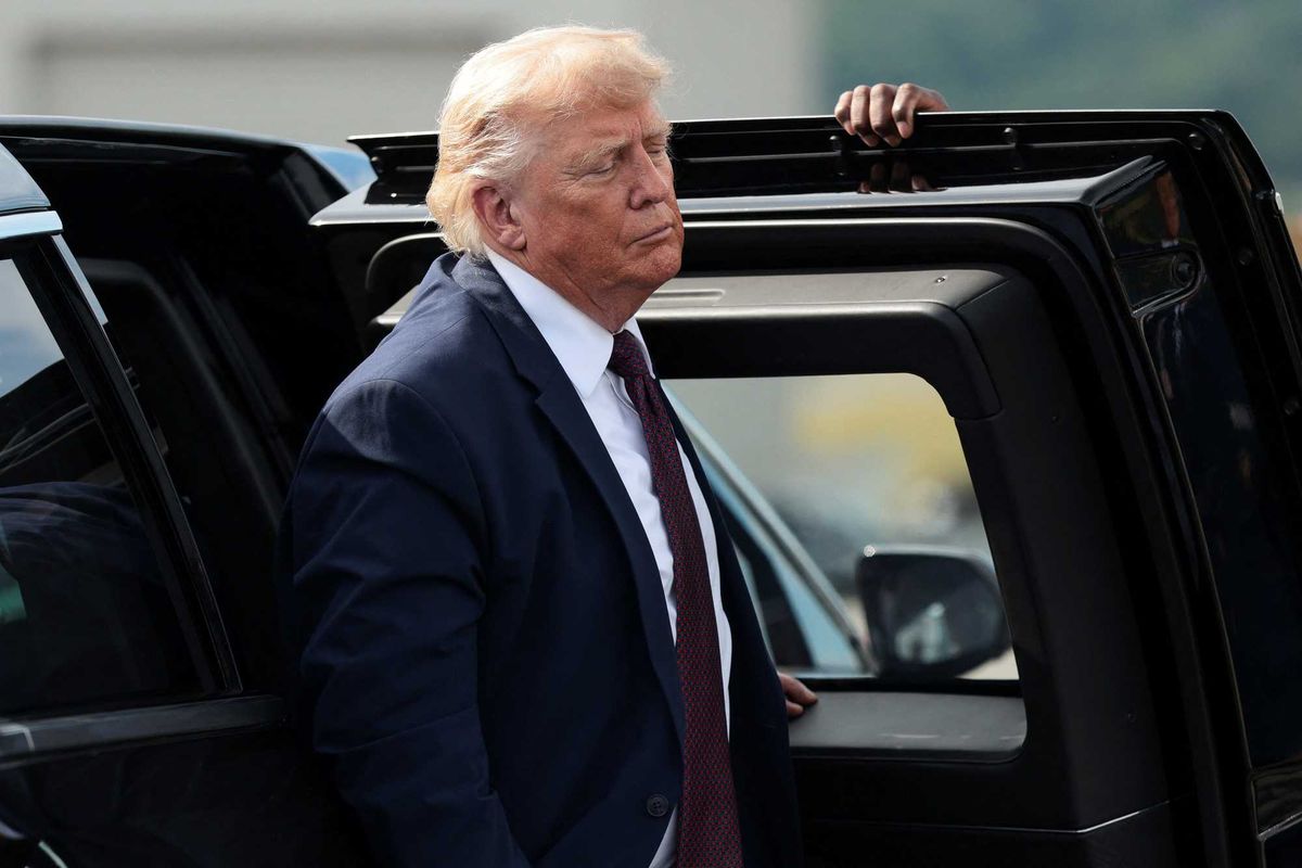Trump's impersonation during public appearance perplexes the internet