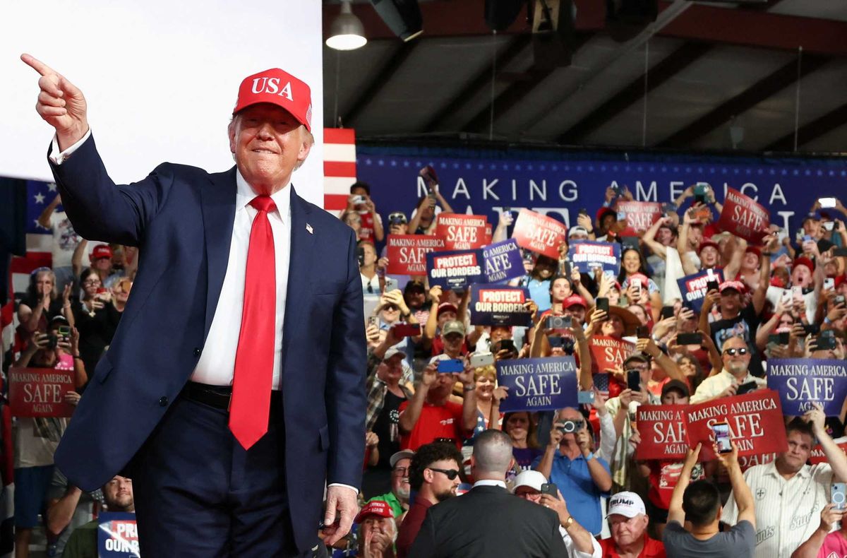 Trump stunned as protester disrupts North Carolina rally: 'She's going home to mama'