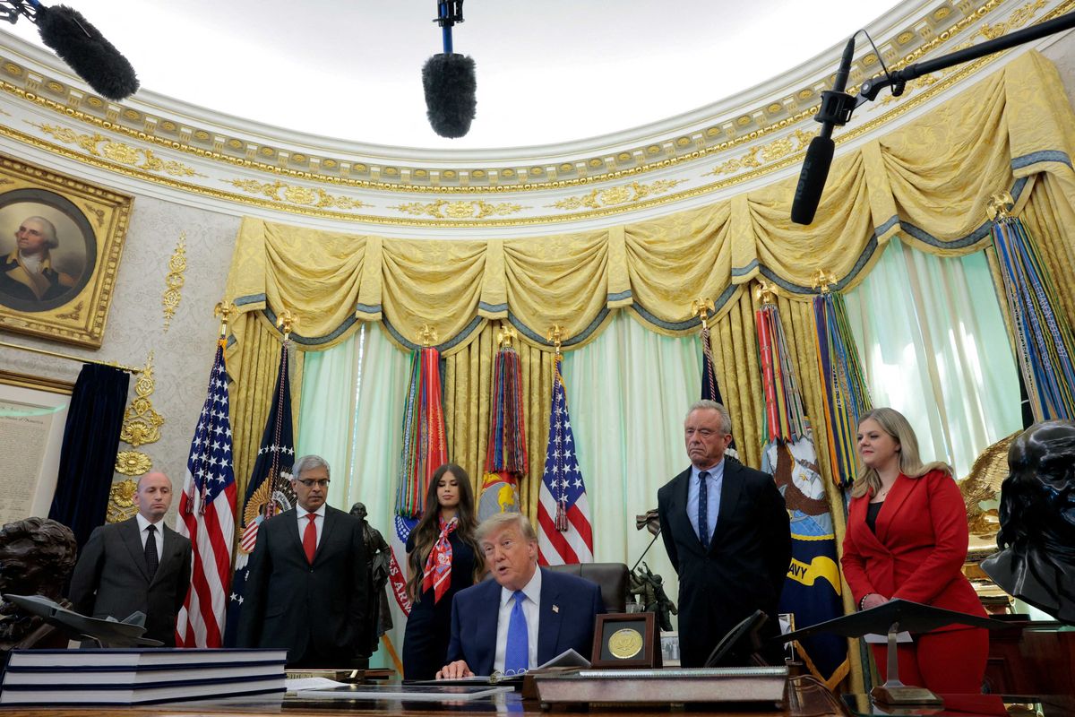 Elizabeth Warren names 'darker shadow' behind Trump's 'calamitous' food safety mess