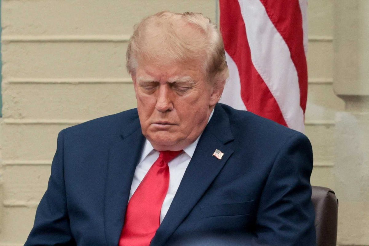 Shocking photo shows Trump apparently asleep at 9/11 ceremony