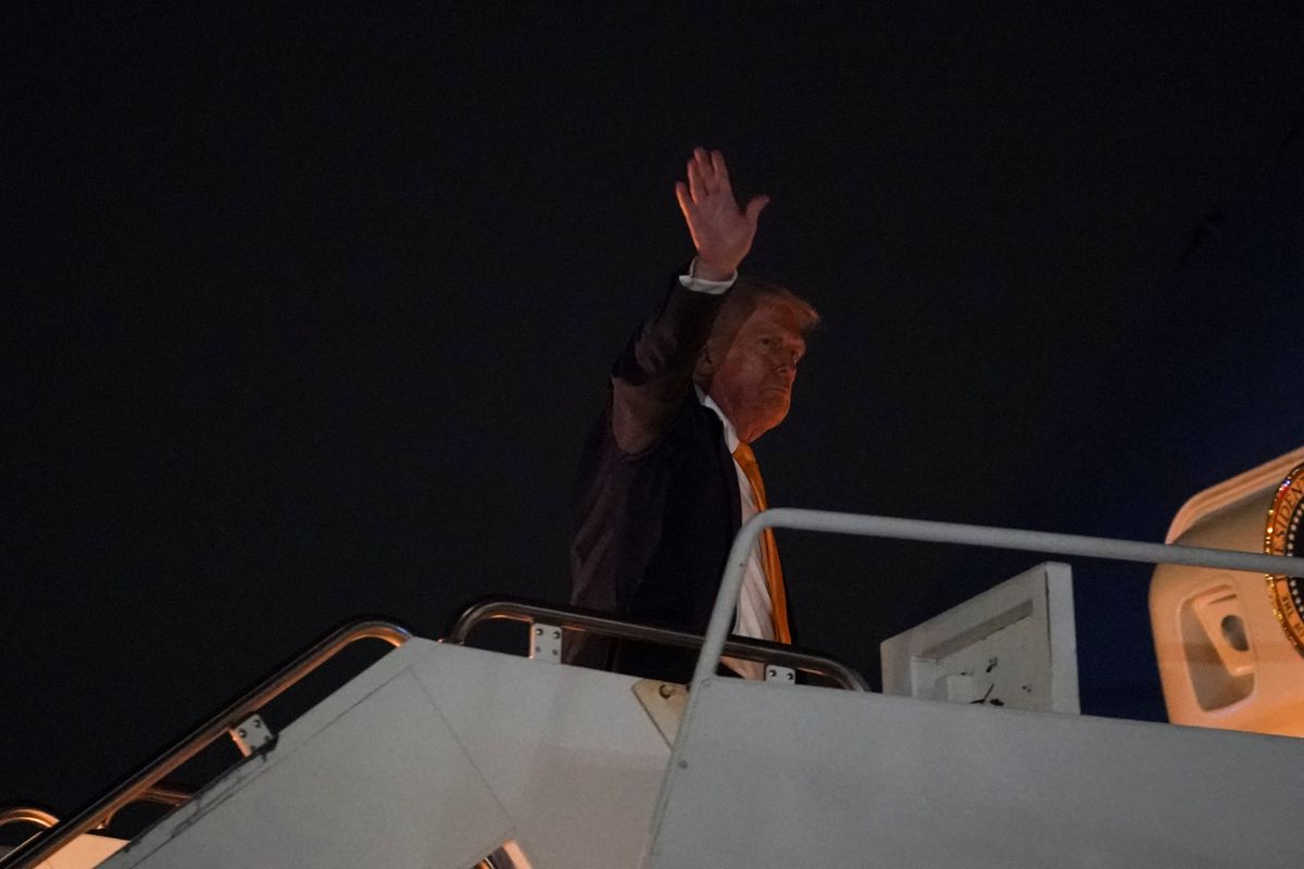 'Way down': Fox News warns viewers Trump is 'underwater' in new poll