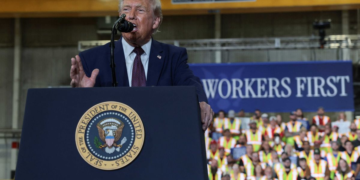 Trump gives himself a baffling compliment for coming up with new insult for Democrats