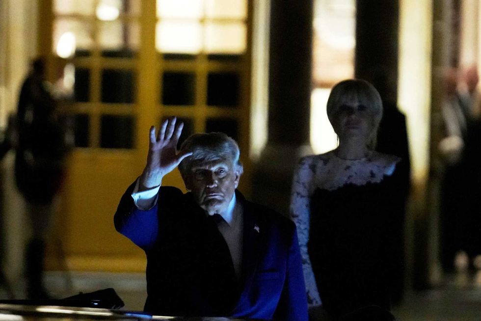 Anonymous Trump official criticizes Iranian peace deal