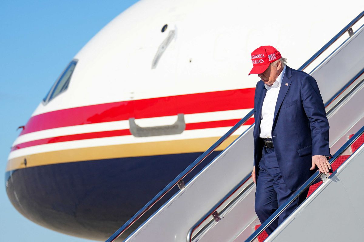 MAGA ally's friendly weekend photos put Trump's dark arm bruising back in the spotlight