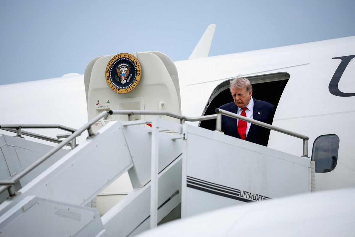 Trump unaware of the joke behind a caricature of himself