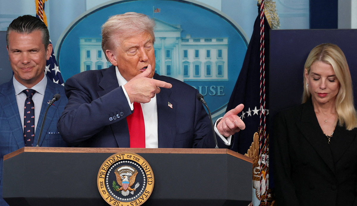 'Jammed by their own incompetence': DOJ may not be able to scrub Trump from Epstein files