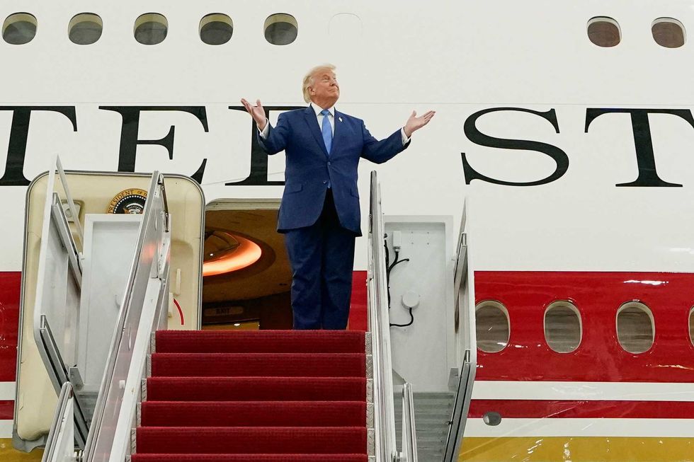 'Gold plating throughout': Reporters dazed by tour of Trump's 'five-star' Air Force One