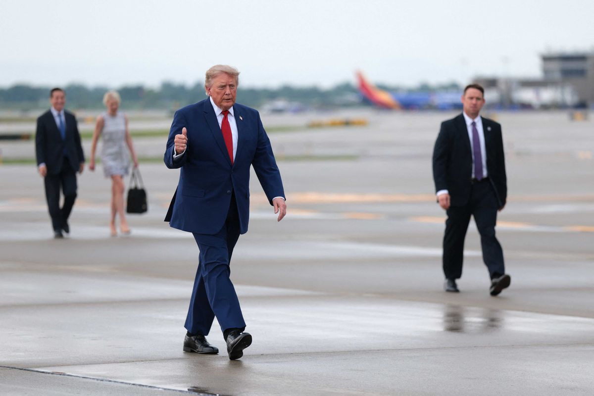 'Could be devastating': Analysts aghast after Trump ICE unveils shock gloves plan