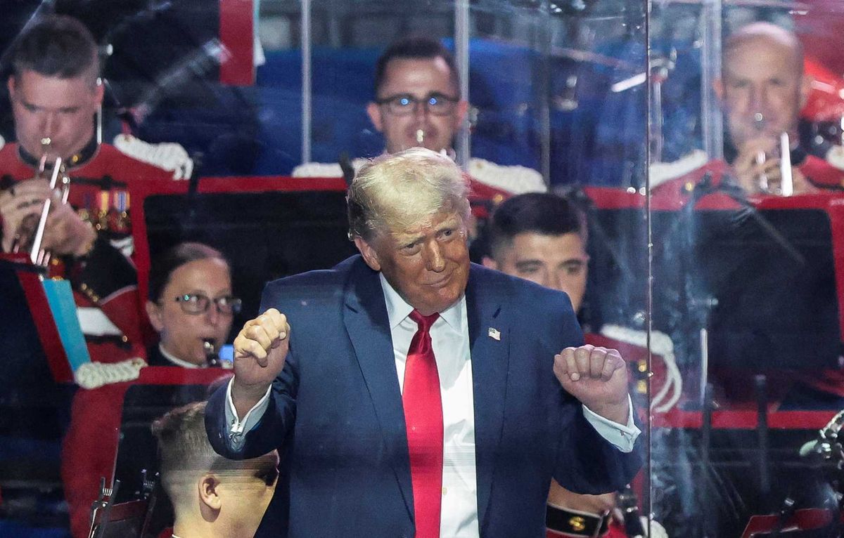 Trump's 250 airshow sets off airport chaos as FAA issues last-minute warning
