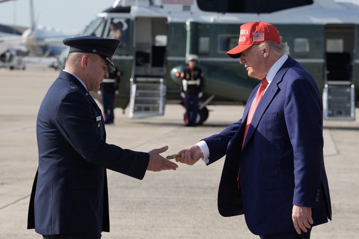 Mystery bruise reappears on Trump's hand — White House blames handshaking