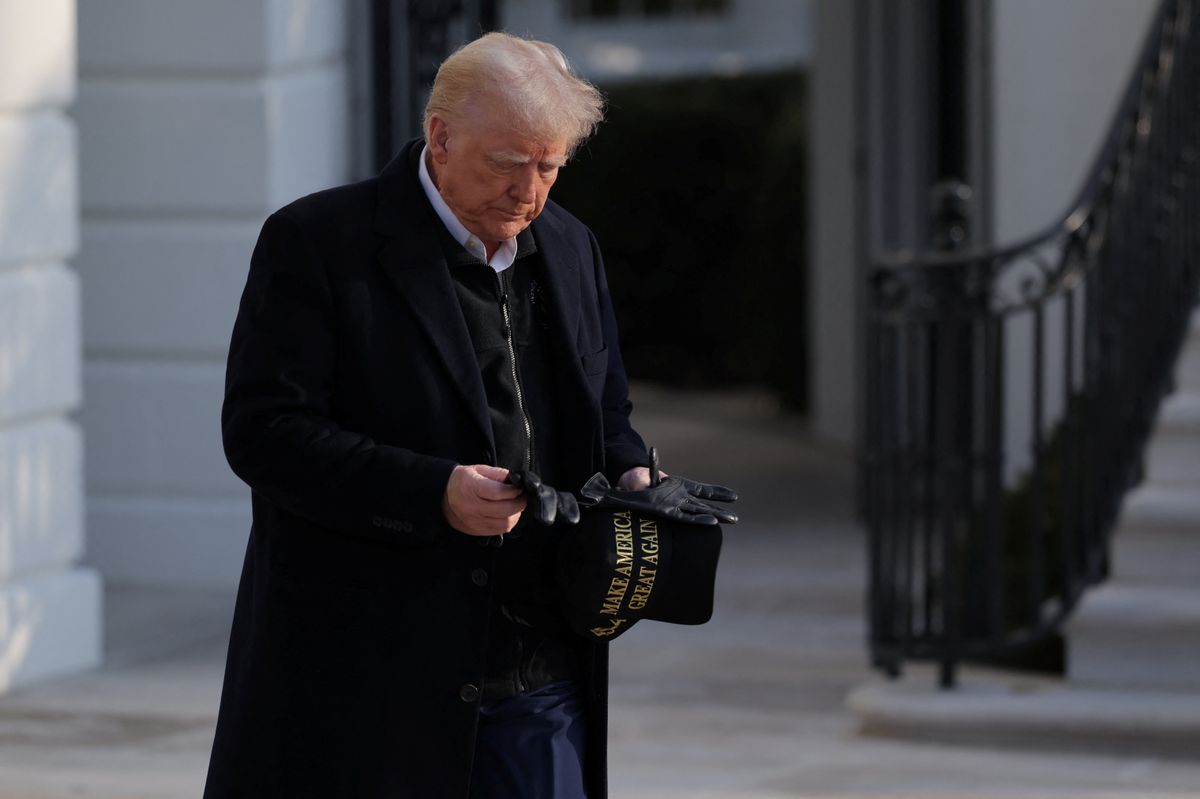 Far-right senator aligns with Dems — and proposes bill to block massive MAGA cut