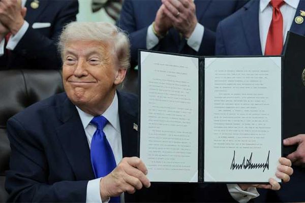 Hilarity as ex-DOJ attorney delves into Trump's secret Mar-a-Lago bathroom stash