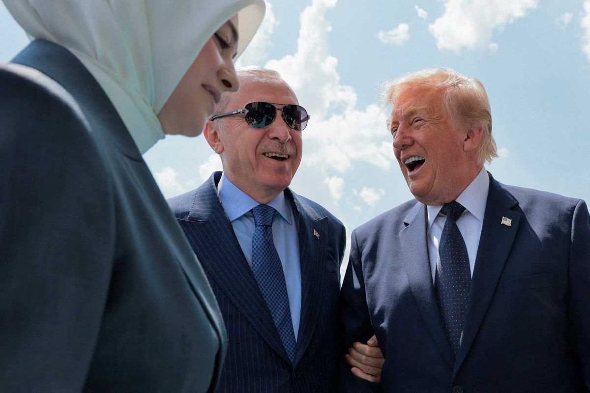 Eyes widen as 'wandering' Trump guided by Turkish president: 'If this was Biden'