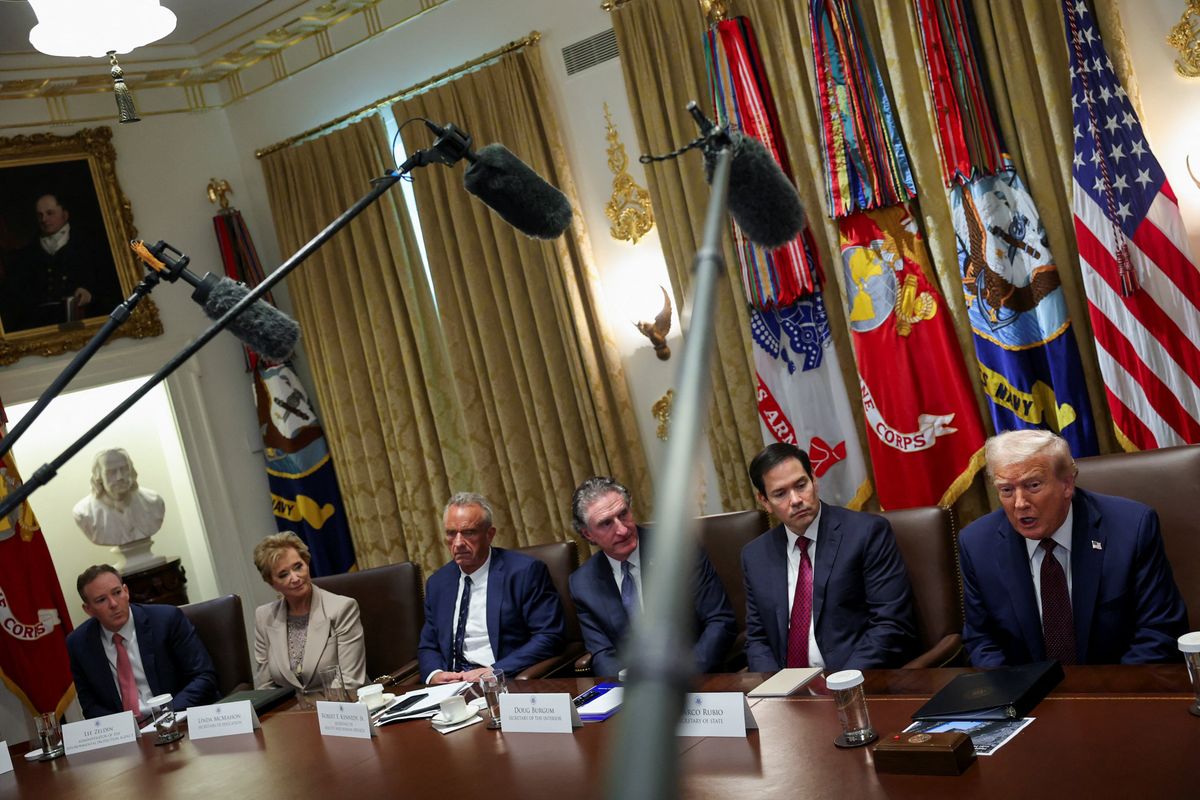Trump's bizarre Cabinet meeting revealed something 'a little scary': ex-White House aide