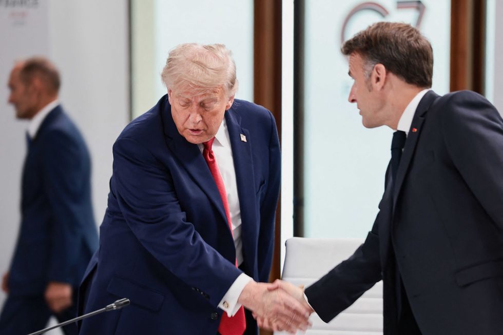 Physical therapist claims bizarre handshake may be a sign Trump had a stroke