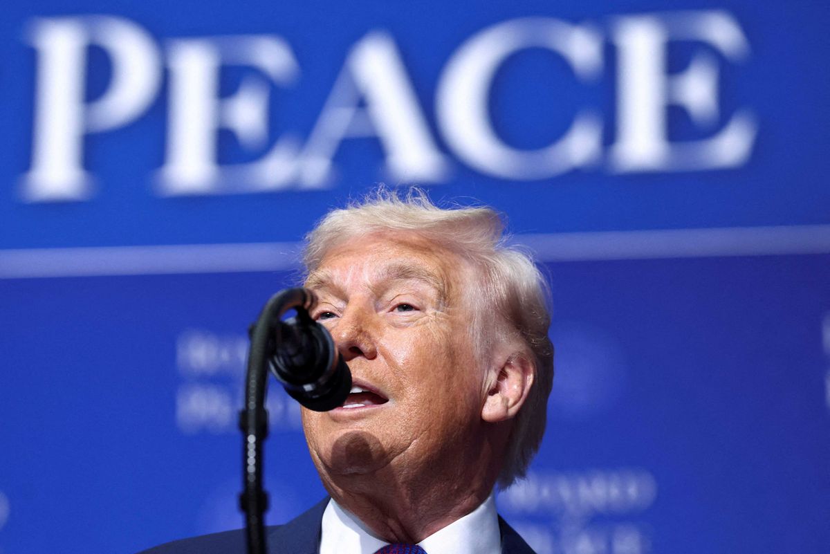 'Infuriating': Disbelief as Trump struggles to keep eyes open at Board of Peace meeting