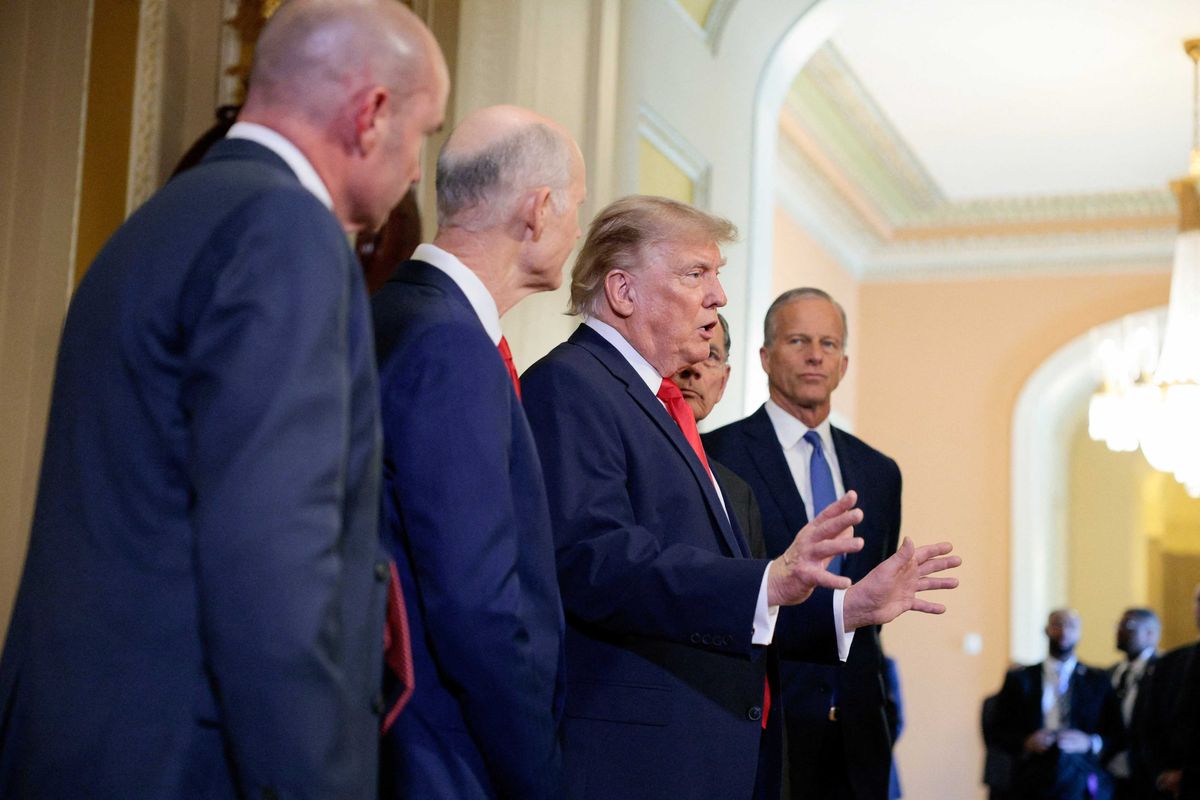 Trump exposed by recent side-by-side photo flagged by journalist: 'Clearly lying'