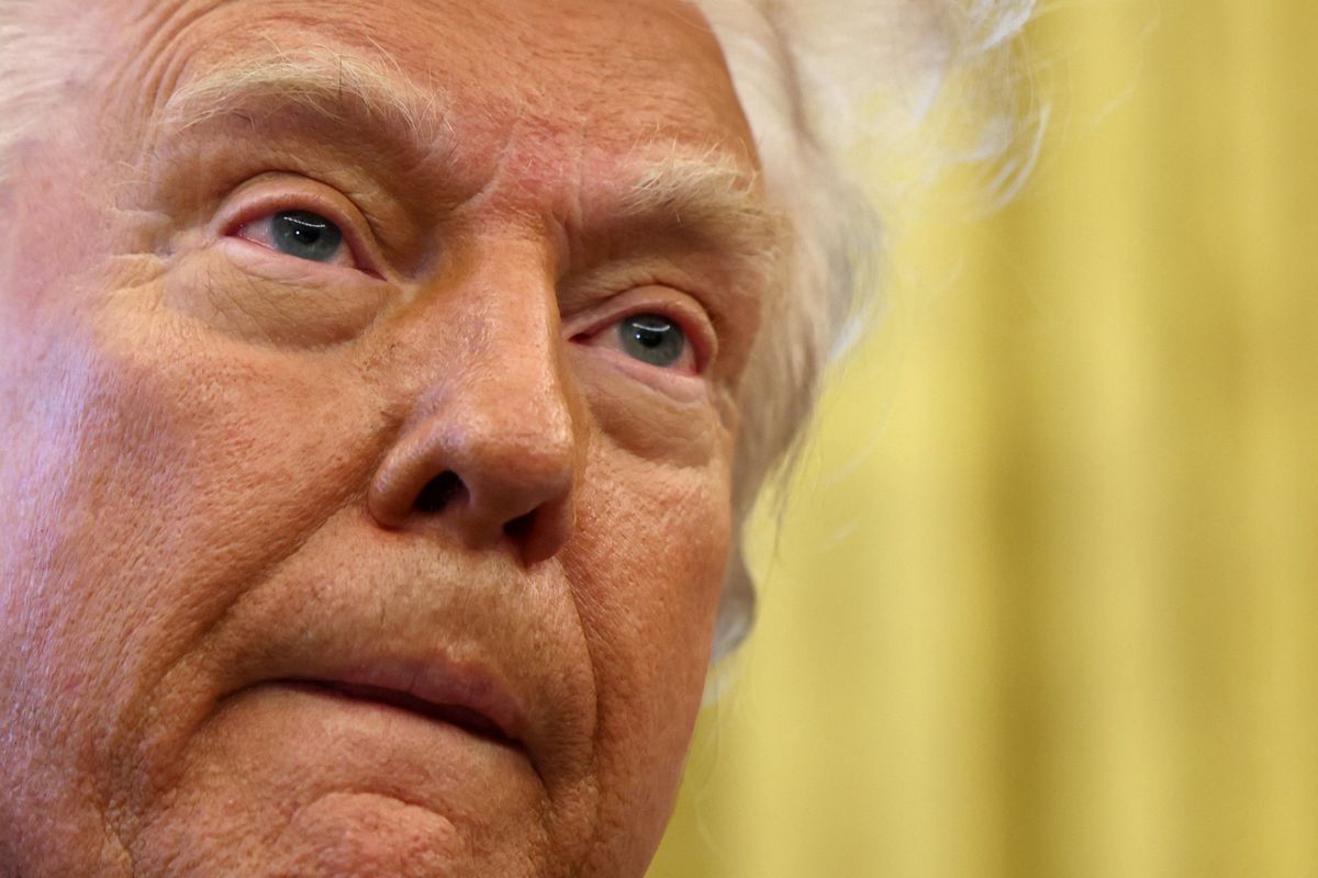 'Pathetic': Senator rebukes Trump's 'don't look at me' buck-pass on Signalgate