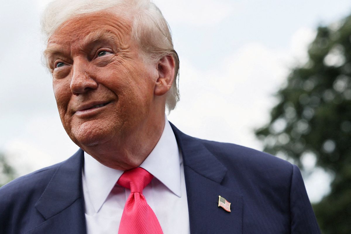 Trump mocked for demanding fans send him money 'in the next hour' — before Dems steal it