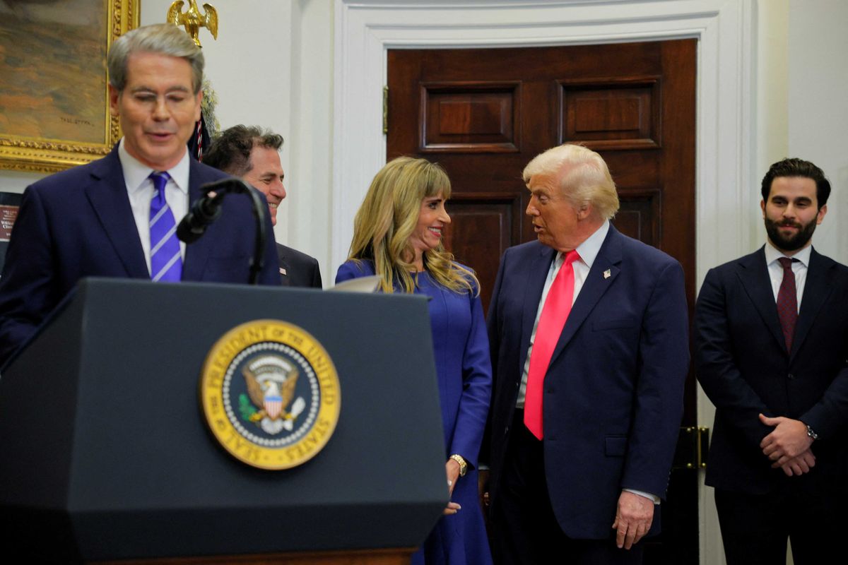 Trump puts top official in 'unusually uncomfortable spot': report