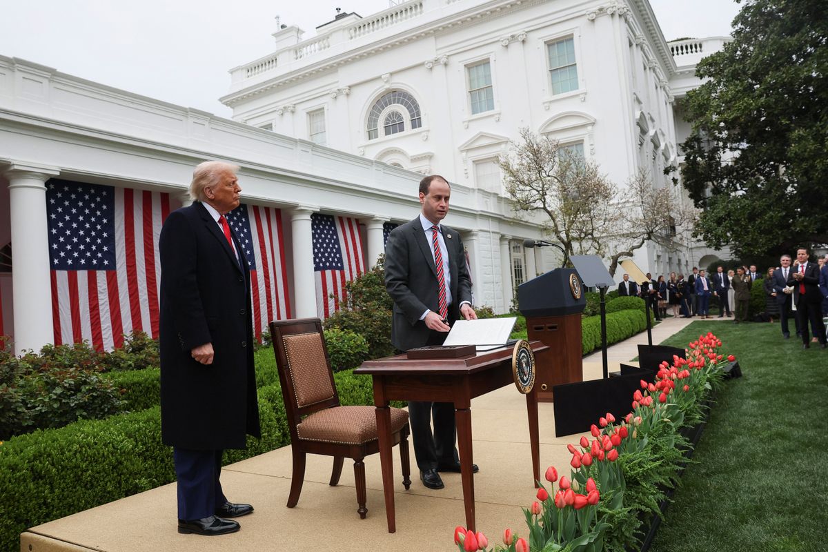 Economic expert demolishes Trump's demand for companies to 'eat the tariffs'