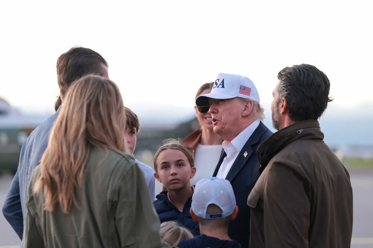 Trump's attempt to dodge AI question immediately backfires: 'As if we don't know'