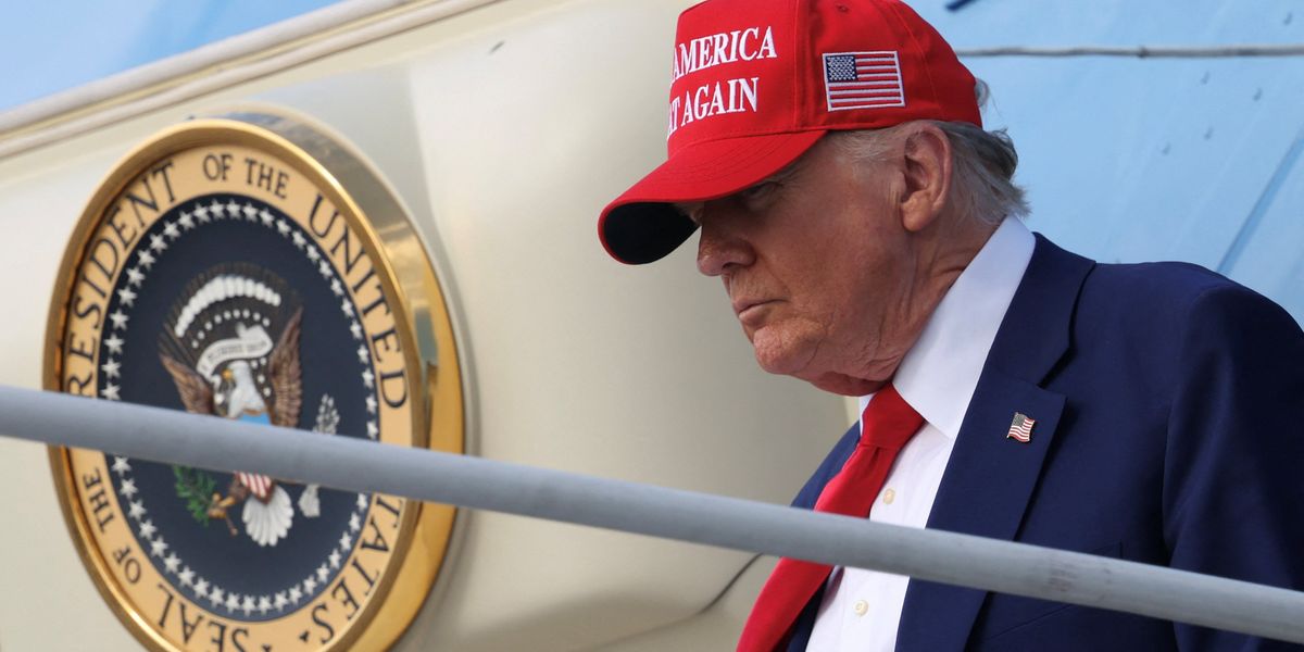 ‘Primary death wish’: Dem leader reamed as camera catches warm hug with Trump