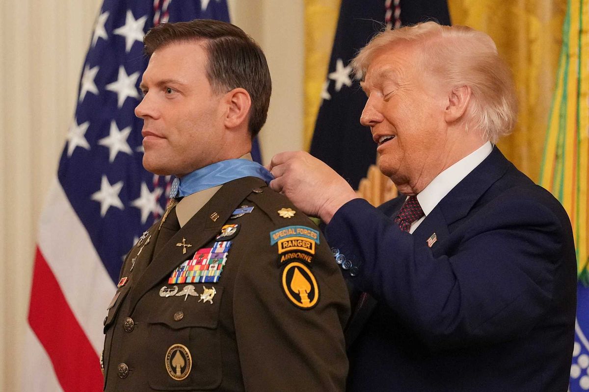 Observers baffled as Trump struggles to clasp Medal of Honor around veteran