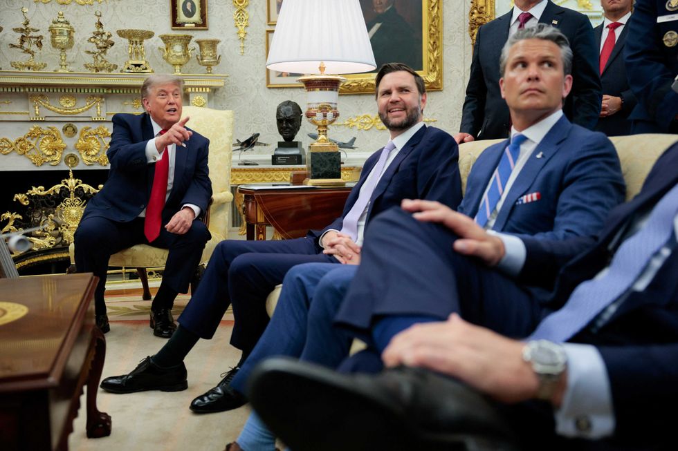 Trump's 'insane' rug-pull on Republicans baffles MS NOW analyst: 'This is crazy!'
