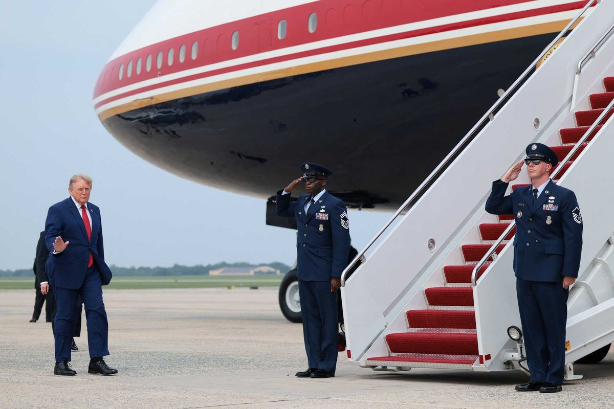 'Ham-fisted' blunders that forced Trump's plane stunt slammed by expert: 'Clown show!'