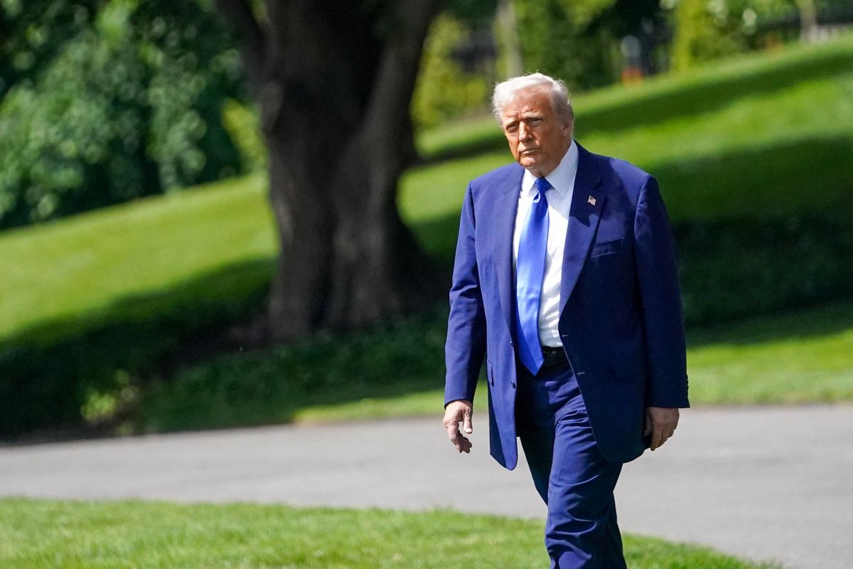 'Grift pure and simple': Senator shreds Trump for 'selling the presidency'