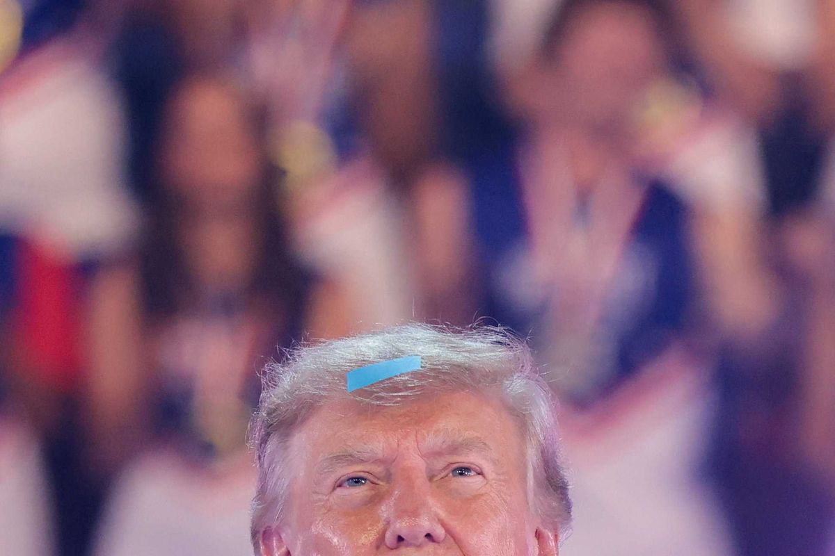 ESPN host criticized for his selfie with Trump: 'Off the charts cringe'