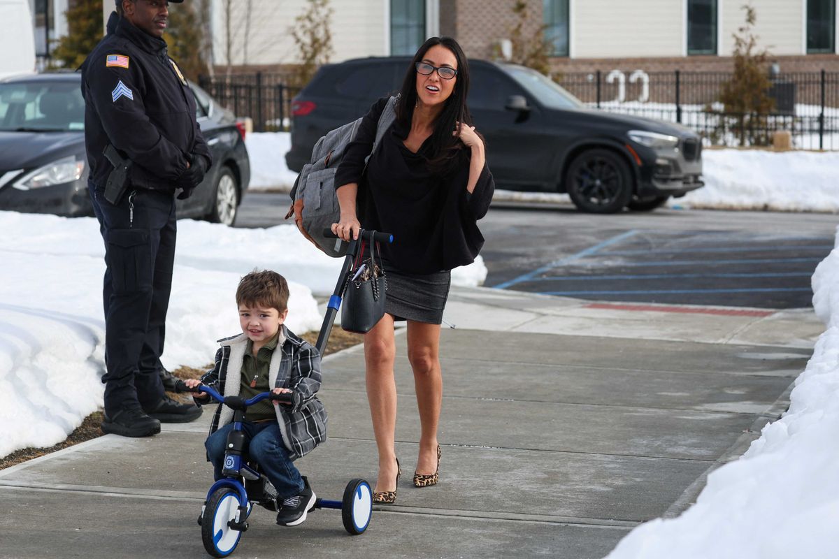 Lauren Boebert changes tune after being confronted about photos from Clinton deposition