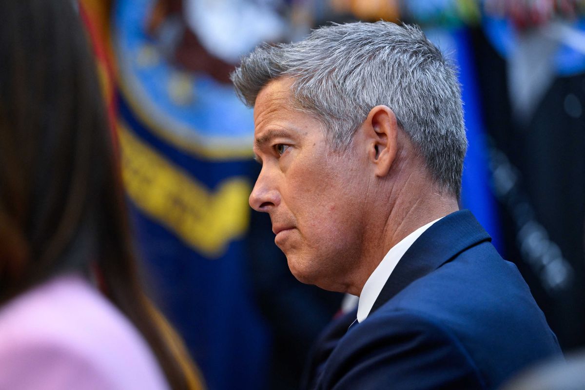 Sean Duffy's humiliating advice to his daughter goes down in flames just like his airports