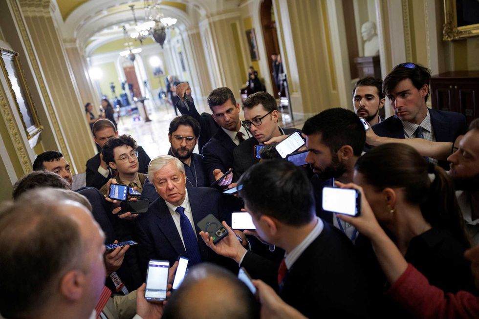 Onlookers befuddled by Lindsey Graham's head-spinning praise of Trump's Iran deal