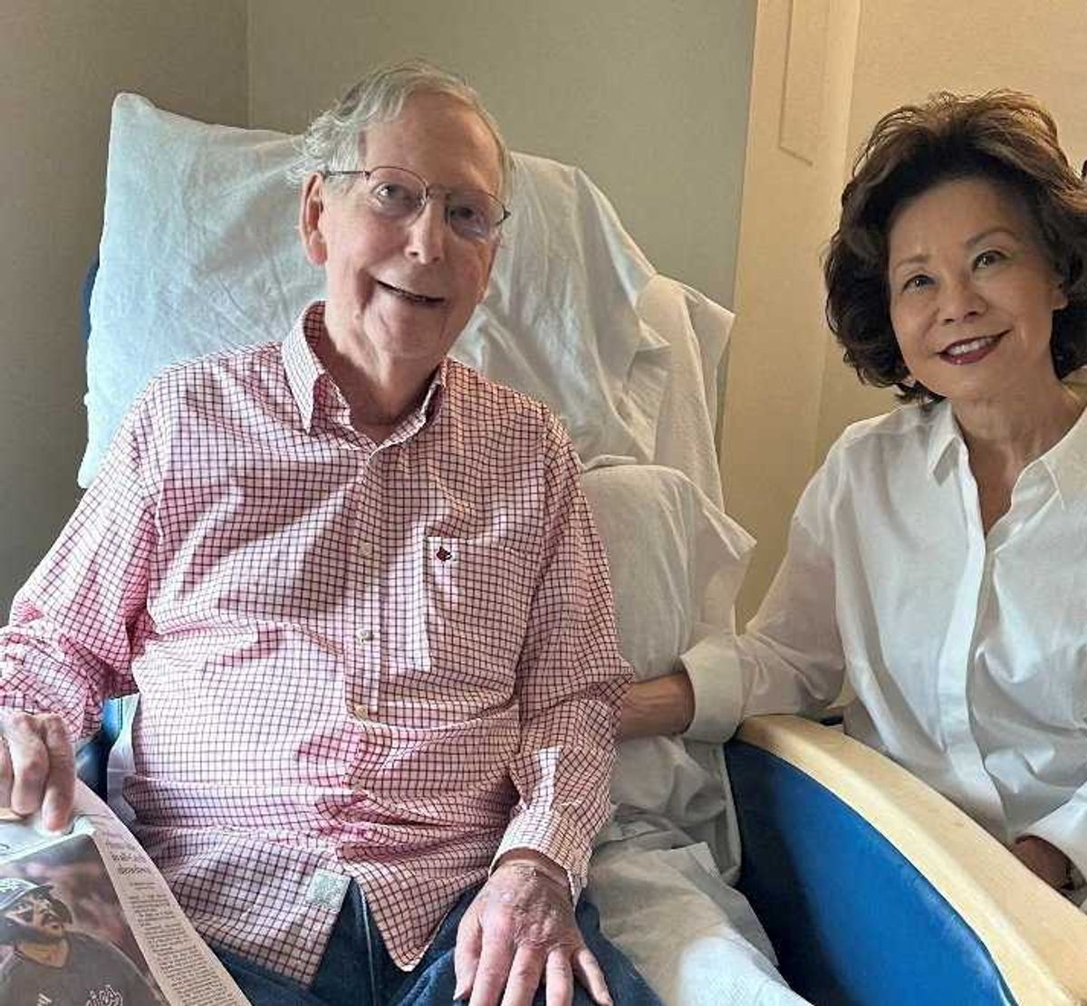 Mystery 'reporter' outside Mitch McConnell's hospital has bizarre viral past: analyst