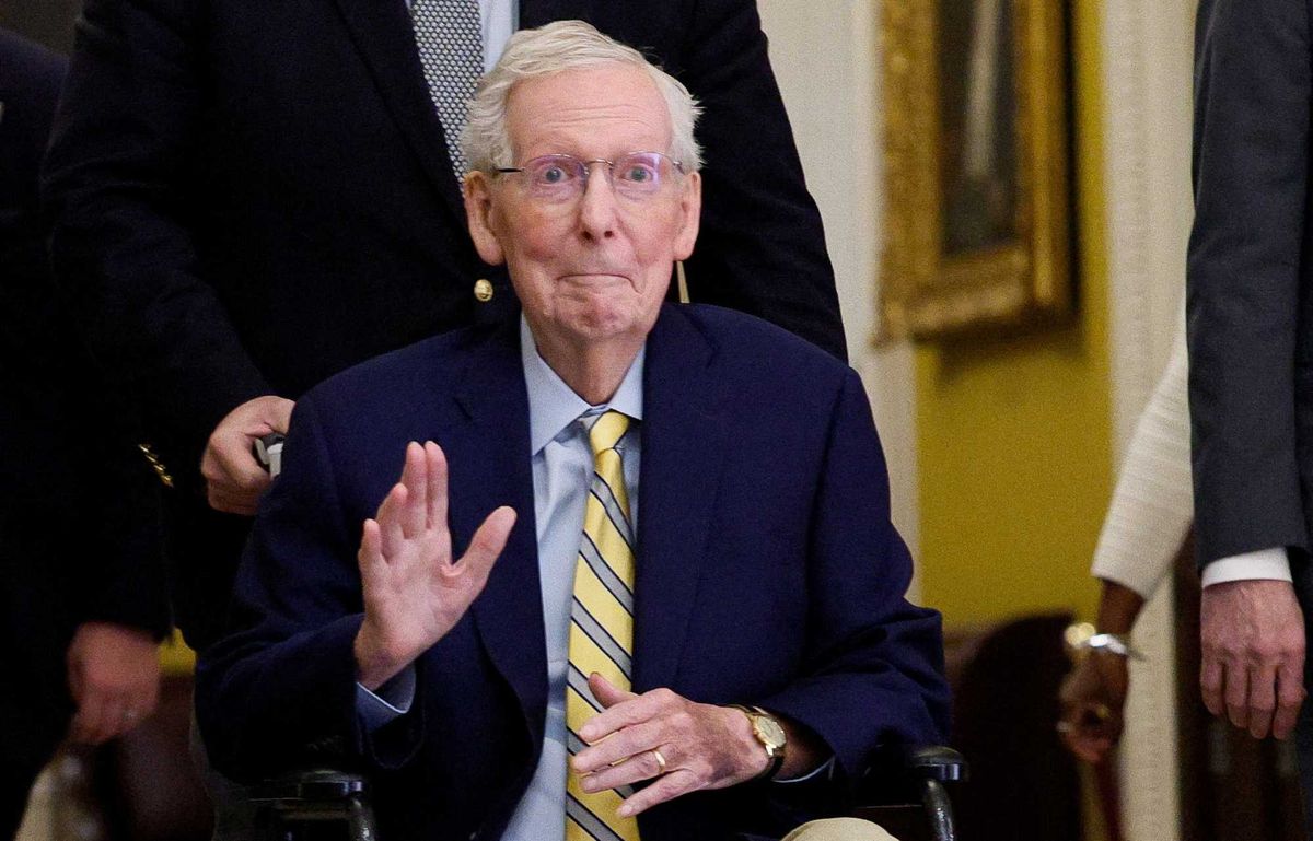 'Nonverbal' Mitch McConnell with frozen smile and peace sign raises fresh health concerns