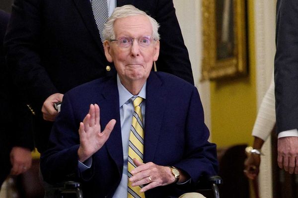'Nonverbal' Mitch McConnell with frozen smile and peace sign raises fresh health concerns