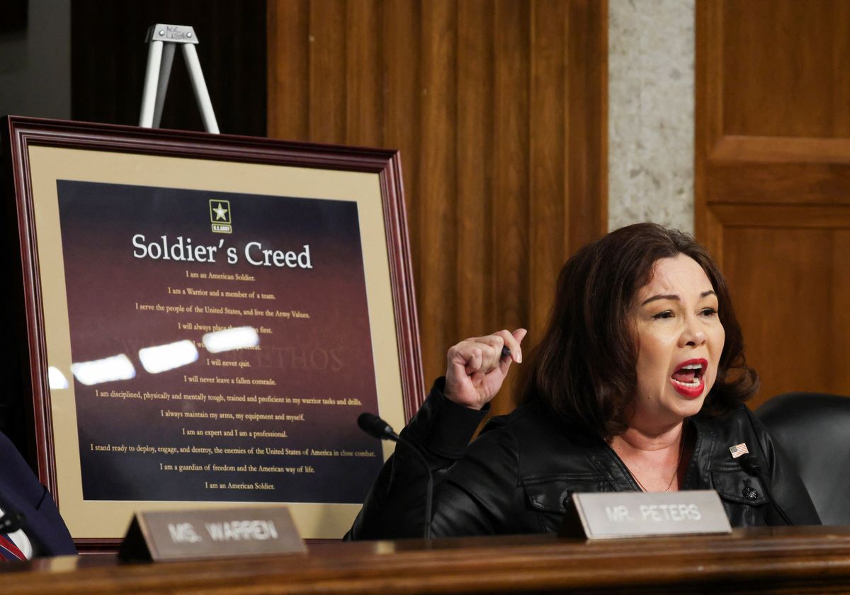 'What are you afraid of?' Sen. Tammy Duckworth yells as Pete Hegseth dodges questions
