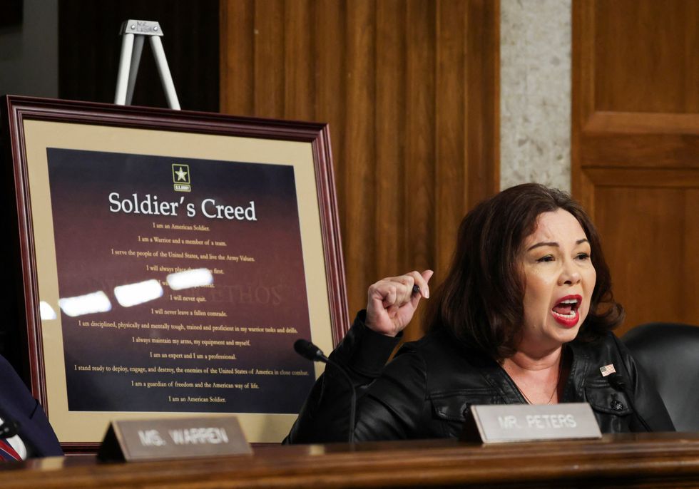 'What are you afraid of?' Sen. Tammy Duckworth yells as Pete Hegseth dodges questions