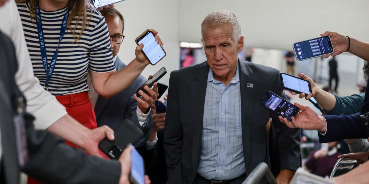 Thom Tillis publicly criticizes Trump and his 'incompetent personal advisor'